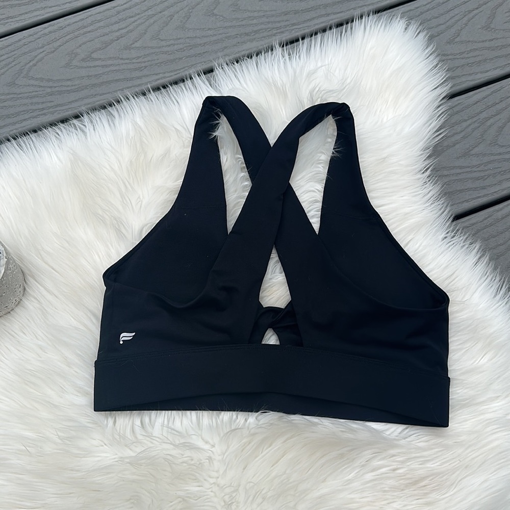 Fabletics twist front cut out black sports bra - Picture 5 of 6